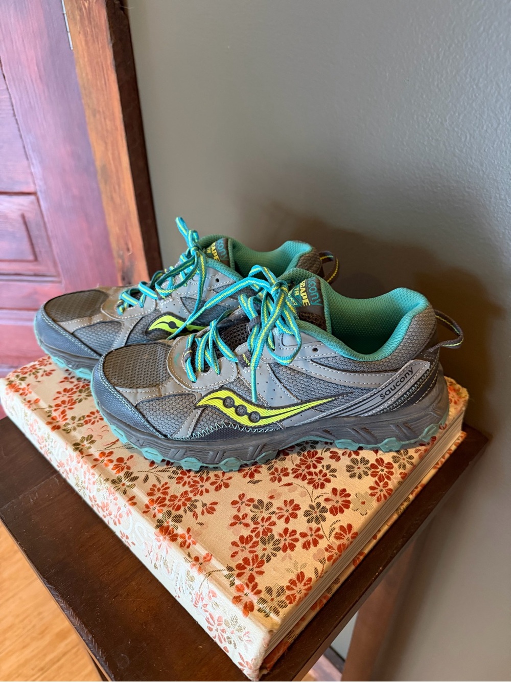 Saucony Raptor TR7 Gray and Teal Trail Running Shoes with Bright Aqua Laces - Picture 3 of 7